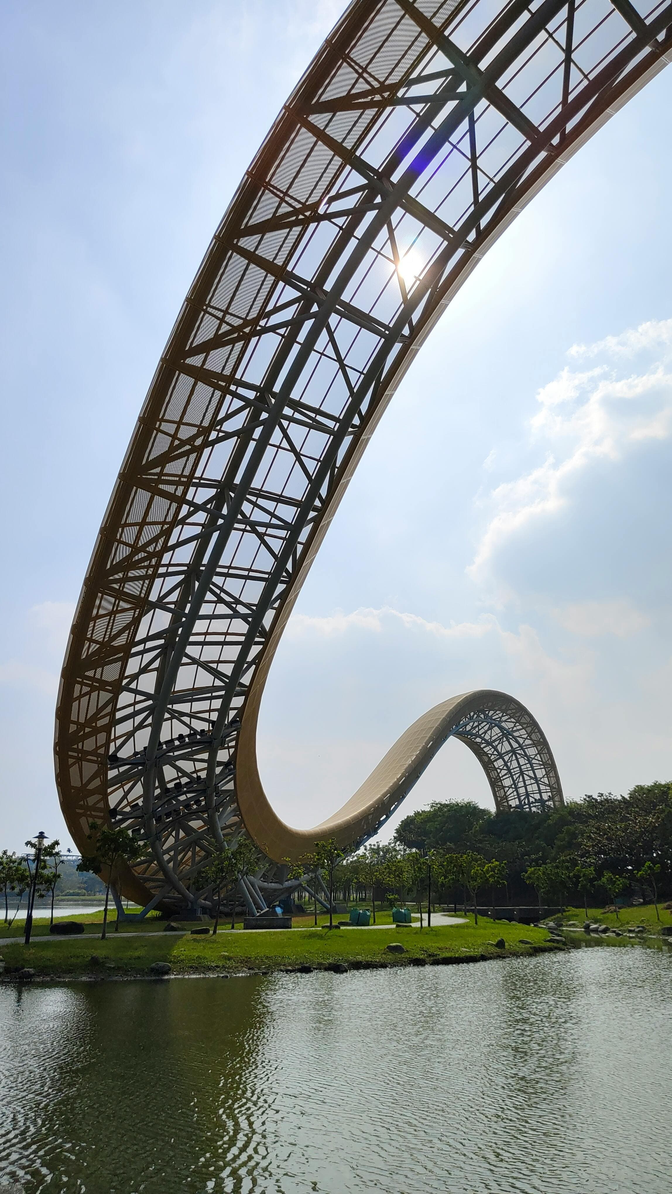 A J-curve shaped structure
